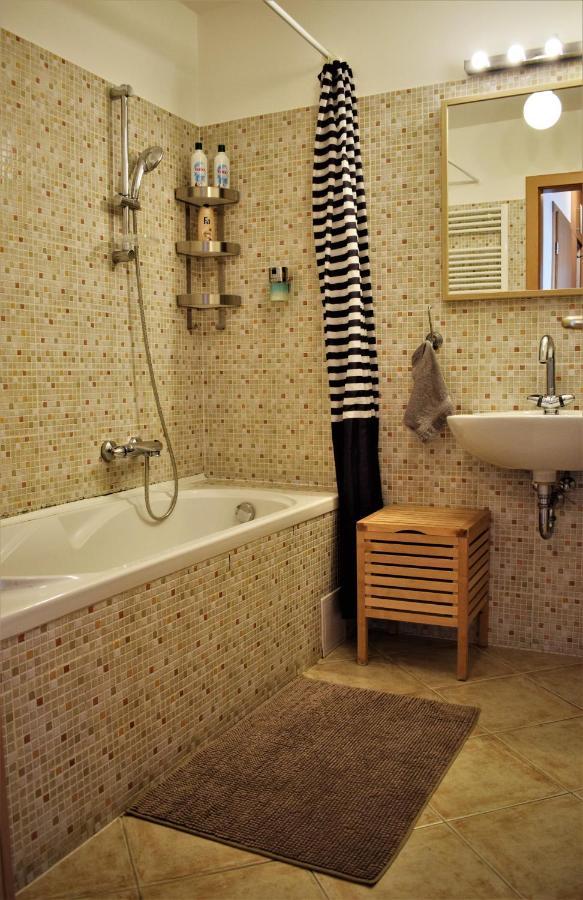 Apartman Cosy In Downtown With Free Garage Parking *