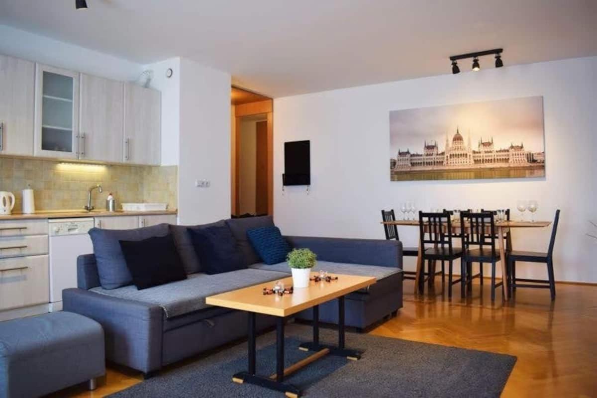 Apartamento Cosy In Downtown With Free Garage Parking Budapest